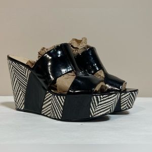 Size 8 Nine West black and white wedge sandal